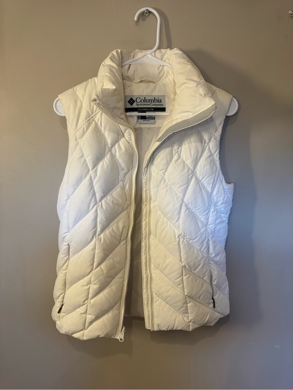 Columbia Women’s Small Ivory Down Puffer Vest Quilted Full Zip - Picture 3 of 10